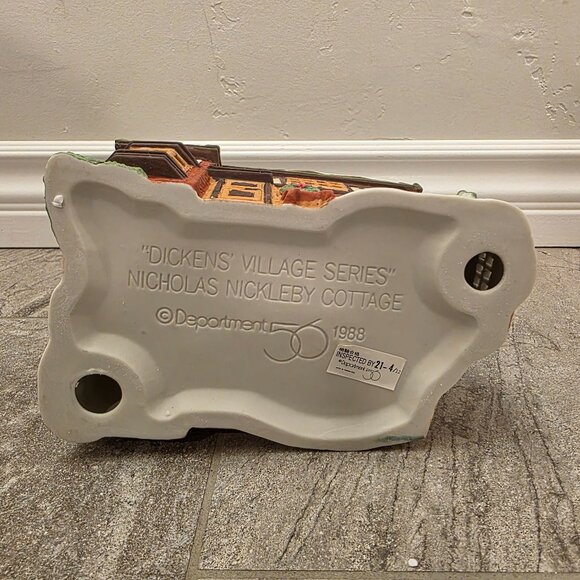 Department 56 Nicholas Nickelby "Cottage" Dickens Village Series 5925-0 - Picture 5 of 8